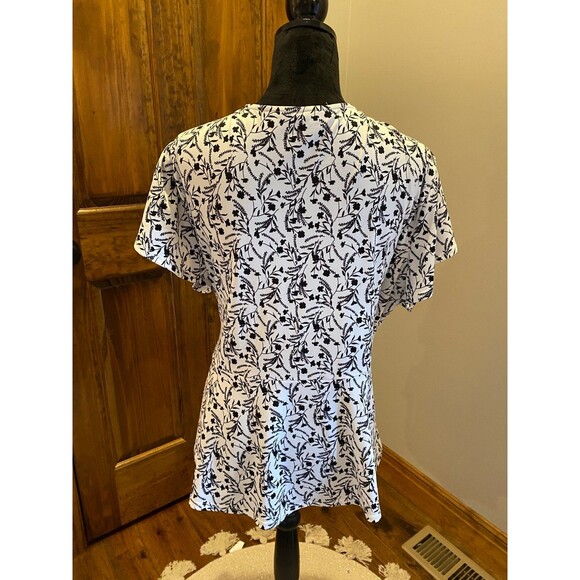 A.U.W. Blouse Plus size 3X  Top Wrap  with Cap Sleeve White w/ Black Pattern - Picture 4 of 7